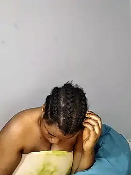 Snapshot of JuicyHoney_01 chatting on June 25, 2026, 8:35 pm JuicyHoney 01 online show from June 25, 2026, 8:35 pm