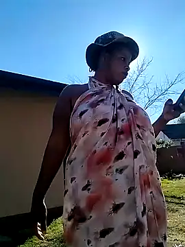 Snapshot of JuicyHoney_01 chatting on July 4, 2026, 7:47 am JuicyHoney 01 online show from July 4, 2026, 7:47 am