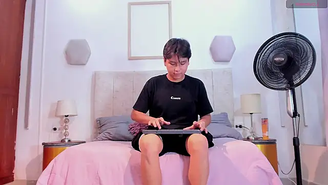  maximo 1 online show from May 8, 2026, 7:41 pm