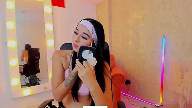Littlee Mia online show from May 14, 2026, 11:39 am