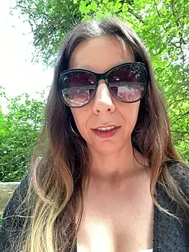 Snapshot of GirlNextDoorBianca chatting on May 30, 2026, 1:52 pm GirlNextDoorBianca online show from May 30, 2026, 1:52 pm