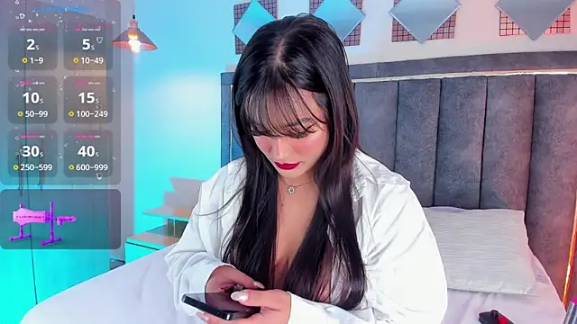 Snapshot of Isa_foxxx26 chatting on May 13, 2026, 2:47 pm Isa foxxx26 online show from May 13, 2026, 2:47 pm