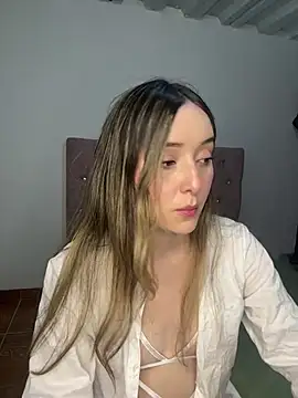 Sarisloves online show from May 26, 2026, 12:28 am