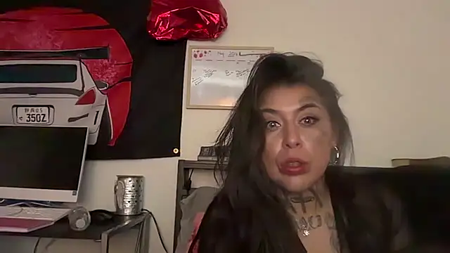 sexykittykat32 online show from June 1, 2026, 6:31 pm