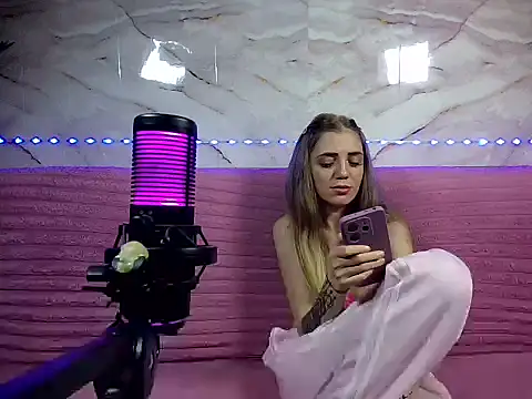 Snapshot of BunnyBliss2 chatting on June 13, 2026, 9:24 pm BunnyBliss2 online show from June 13, 2026, 9:24 pm