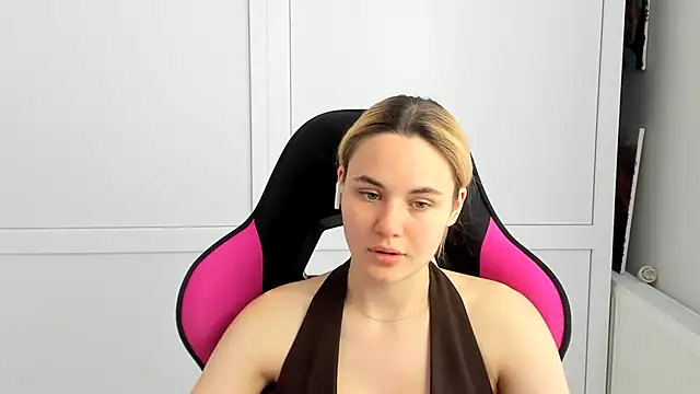 Emma starrs  online show from June 14, 2026, 12:40 pm