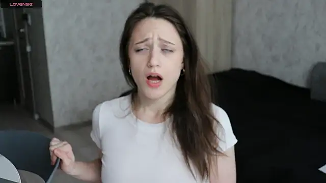 moanelysa online show from June 10, 2026, 10:03 am