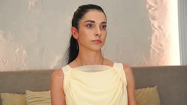 Snapshot of MissSophiee_ chatting on May 24, 2026, 8:03 pm MissSophiee online show from May 24, 2026, 8:03 pm