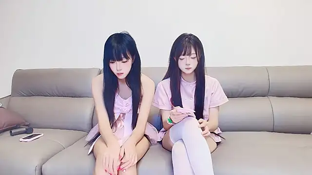 guoguo-888 online show from June 11, 2026, 3:37 am