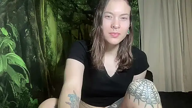 mo0ngoddess online show from January 14, 2025, 11:10 am