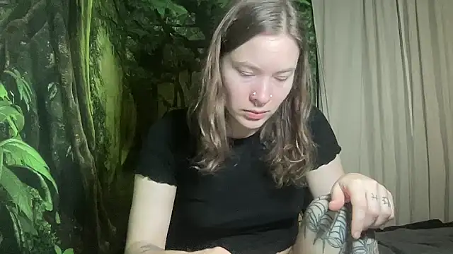 mo0ngoddess online show from January 21, 2025, 2:43 am