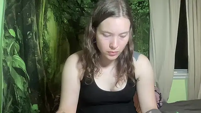 mo0ngoddess online show from September 18, 2025, 9:00 am