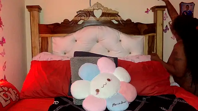 Snapshot of creamyamber chatting on May 3, 2026, 10:05 pm creamyamber online show from May 3, 2026, 10:05 pm