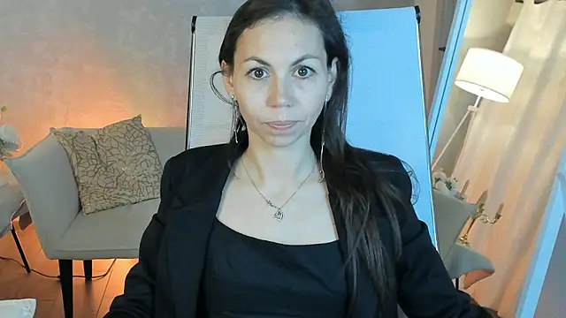 Snapshot of TrasyMorris chatting on May 12, 2026, 11:18 am TrasyMorris online show from May 12, 2026, 11:18 am