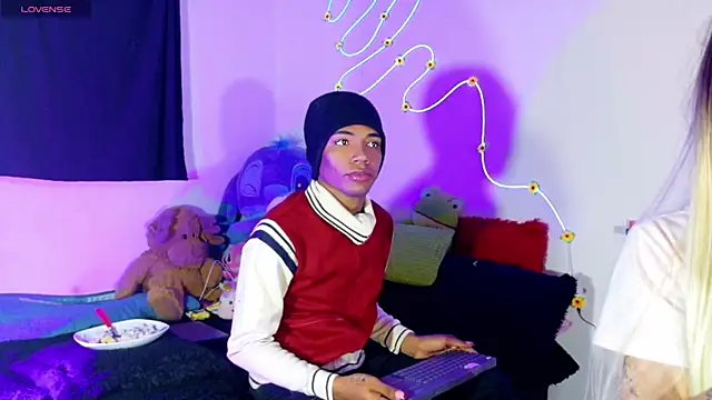 violeta E  online show from May 18, 2026, 4:29 am