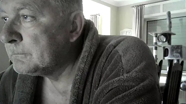 Snapshot of edje59a chatting on May 12, 2026, 6:43 am edje59a online show from May 12, 2026, 6:43 am