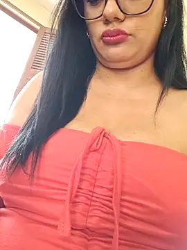 Snapshot of Amina--789 chatting on June 10, 2026, 4:50 pm Amina--789 online show from June 10, 2026, 4:50 pm
