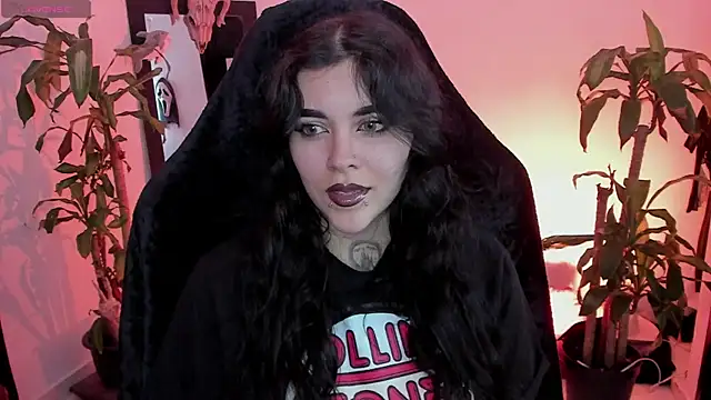 Snapshot of MissCharlottte_18 chatting on June 9, 2026, 4:46 am MissCharlottte 18 online show from June 9, 2026, 4:46 am