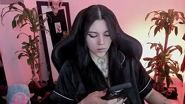 Snapshot of MissCharlottte_18 chatting on July 2, 2026, 4:07 am MissCharlottte 18 online show from July 2, 2026, 4:07 am