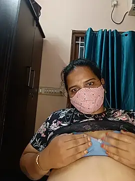 Snapshot of pirainilla chatting on June 17, 2026, 7:37 pm pirainilla online show from June 17, 2026, 7:37 pm
