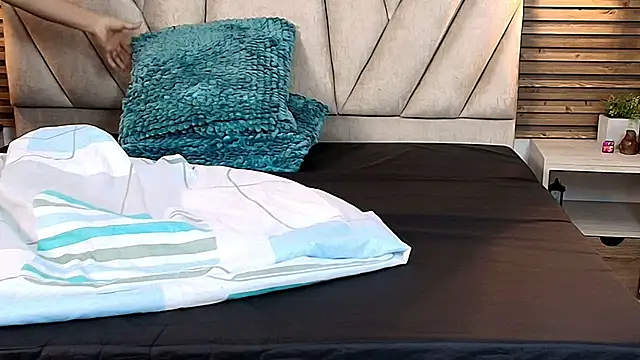 Snapshot of isabella_luxet chatting on June 4, 2026, 12:33 pm isabella luxet online show from June 4, 2026, 12:33 pm