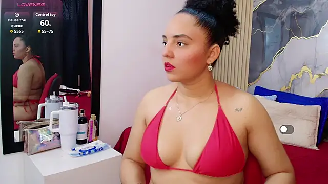 Snapshot of Sol__Latina chatting on May 26, 2026, 12:12 pm Sol Latina online show from May 26, 2026, 12:12 pm