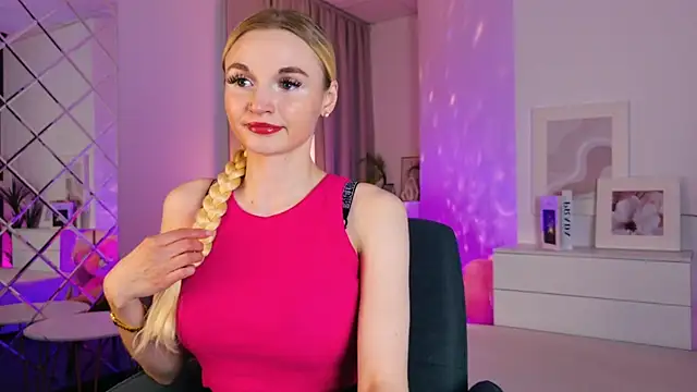 Snapshot of Mila__Lux chatting on May 30, 2026, 8:28 pm Mila Lux online show from May 30, 2026, 8:28 pm