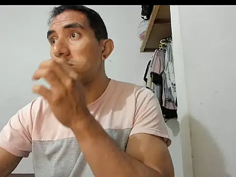aquiles04 online show from May 22, 2026, 1:24 am