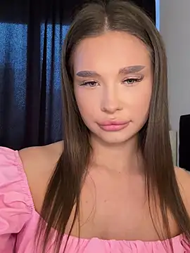 Snapshot of BeautyBella_ chatting on May 18, 2026, 3:18 pm BeautyBella online show from May 18, 2026, 3:18 pm