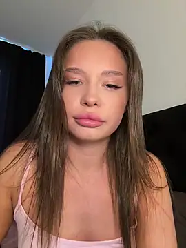 Snapshot of BeautyBella_ chatting on May 19, 2026, 2:56 pm BeautyBella online show from May 19, 2026, 2:56 pm