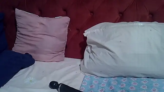 Queenleahx online show from June 18, 2026, 6:02 am