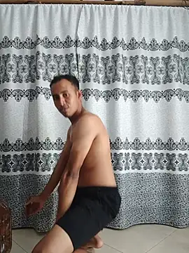Snapshot of Alextorin18 chatting on July 12, 2026, 3:58 pm Alextorin18 online show from July 12, 2026, 3:58 pm