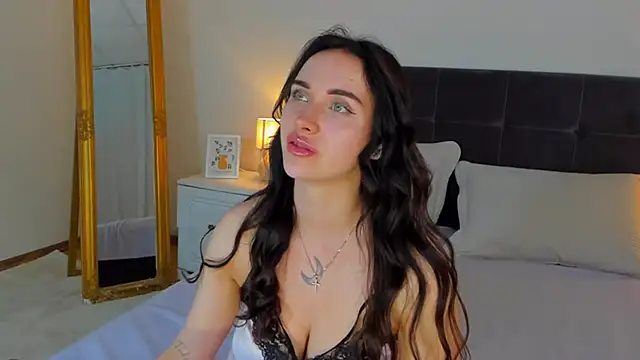 KellyWhites online show from June 5, 2026, 5:25 am