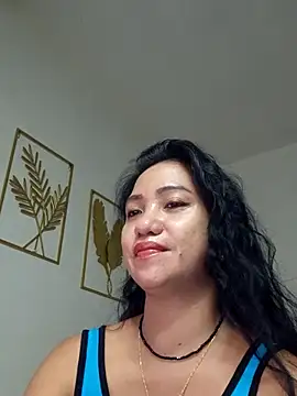 Snapshot of tinahturndo chatting on August 4, 2026, 5:26 pm tinahturndo online show from August 4, 2026, 5:26 pm