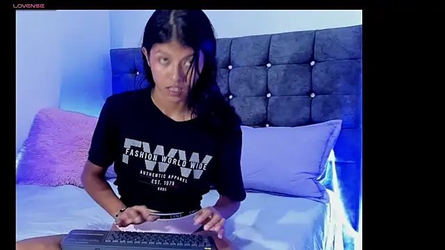 Snapshot of Arietta_temptation chatting on May 22, 2026, 10:26 pm Arietta temptation online show from May 22, 2026, 10:26 pm