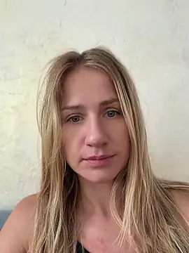 Snapshot of AnnaMist_ chatting on July 7, 2026, 1:04 pm AnnaMist online show from July 7, 2026, 1:04 pm