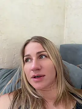 Snapshot of AnnaMist_ chatting on July 14, 2026, 12:00 pm AnnaMist online show from July 14, 2026, 12:00 pm