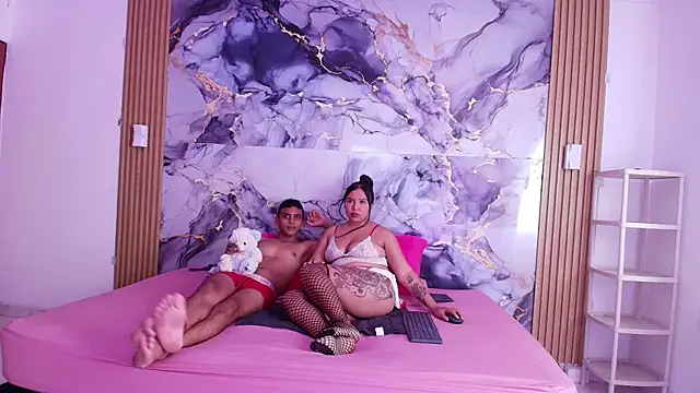 couplehoot 04 online show from May 25, 2026, 7:42 pm