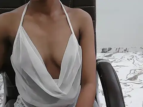 lovelyshaski online show from July 18, 2026, 4:16 am