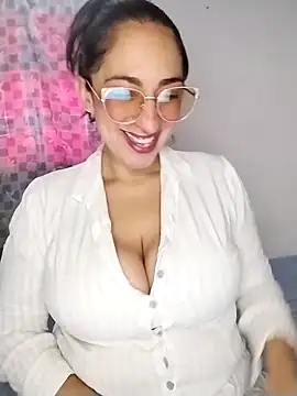 Snapshot of Pamela_sa chatting on May 27, 2026, 5:43 pm Pamela sa online show from May 27, 2026, 5:43 pm