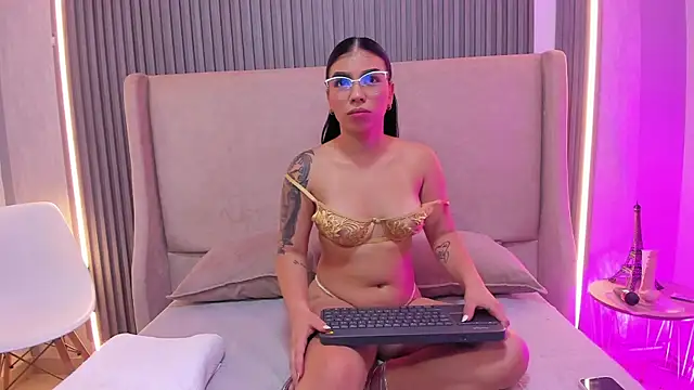 Snapshot of MaiaLopez chatting on June 6, 2026, 8:02 pm MaiaLopez online show from June 6, 2026, 8:02 pm