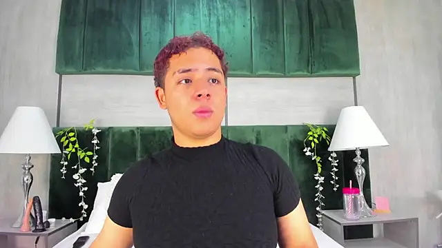 Snapshot of Darian_laforteza chatting on June 1, 2026, 7:37 pm Darian laforteza online show from June 1, 2026, 7:37 pm