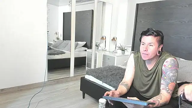 Snapshot of inkedsinners_ chatting on May 19, 2026, 12:22 pm inkedsinners online show from May 19, 2026, 12:22 pm