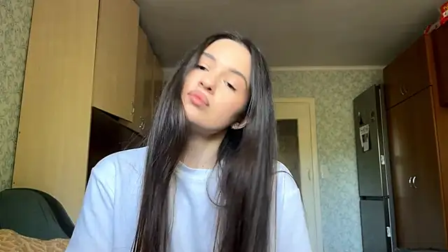 CarolineRu online show from May 15, 2026, 11:17 am