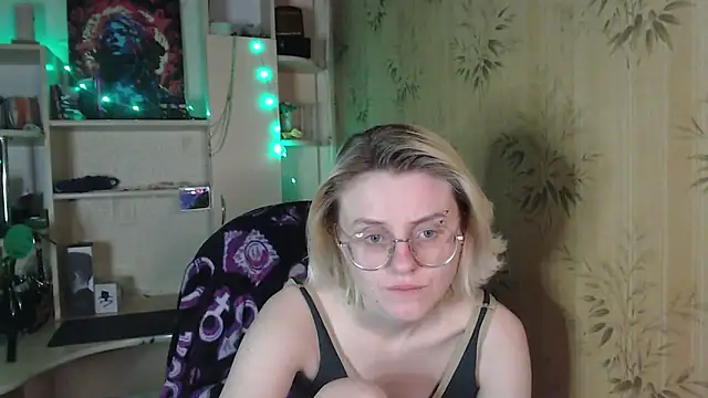 Snapshot of __Freya___ chatting on May 26, 2026, 12:17 am Freya online show from May 26, 2026, 12:17 am