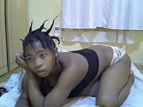 Snapshot of Pretty-Bianca chatting on May 17, 2026, 8:01 am Pretty-Bianca online show from May 17, 2026, 8:01 am