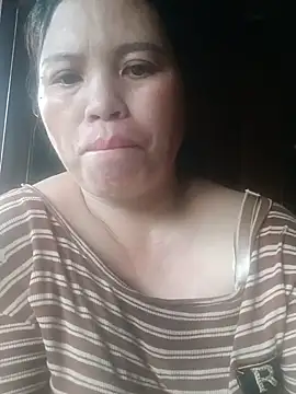 Snapshot of -Yeyi- chatting on May 25, 2026, 11:27 am -Yeyi- online show from May 25, 2026, 11:27 am