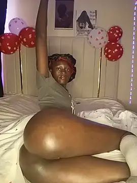 Missvee44 online show from July 28, 2026, 8:10 am