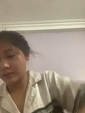 Snapshot of hinami-lo chatting on May 16, 2026, 6:10 am hinami-lo online show from May 16, 2026, 6:10 am