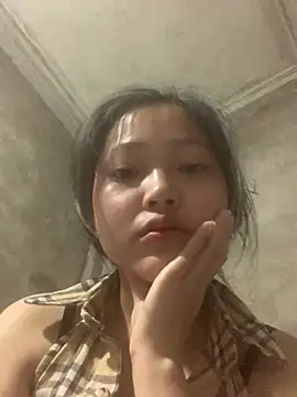 Snapshot of hinami-lo chatting on May 19, 2026, 8:31 am hinami-lo online show from May 19, 2026, 8:31 am